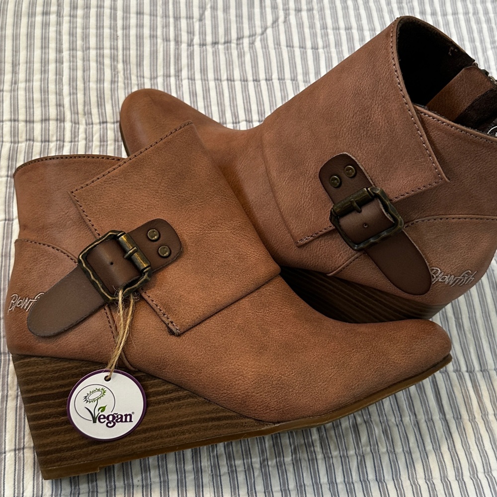 NEW Blowfish Vegan Ankle Wedge Booties with Buckles, Women’s Size 7 - Picture 2 of 16